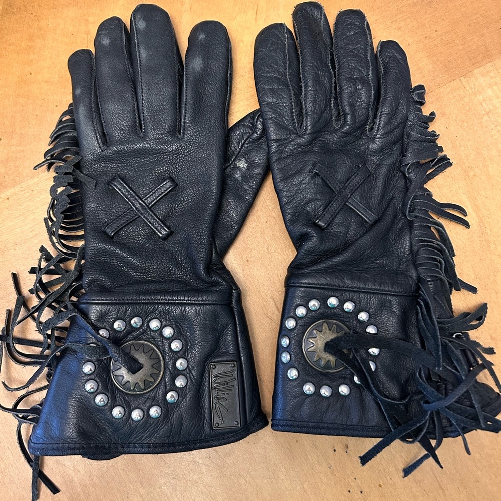 Willie G. Riding Gloves Starburst. Women’s size small.